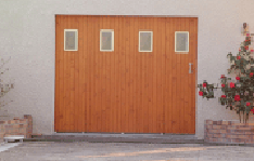 Porte coulissante latérale avec hublots