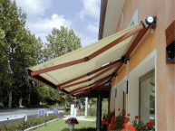 Store vertical extérieur — exemple 1