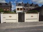 Portail Jasmin brun foncé et liseret beige